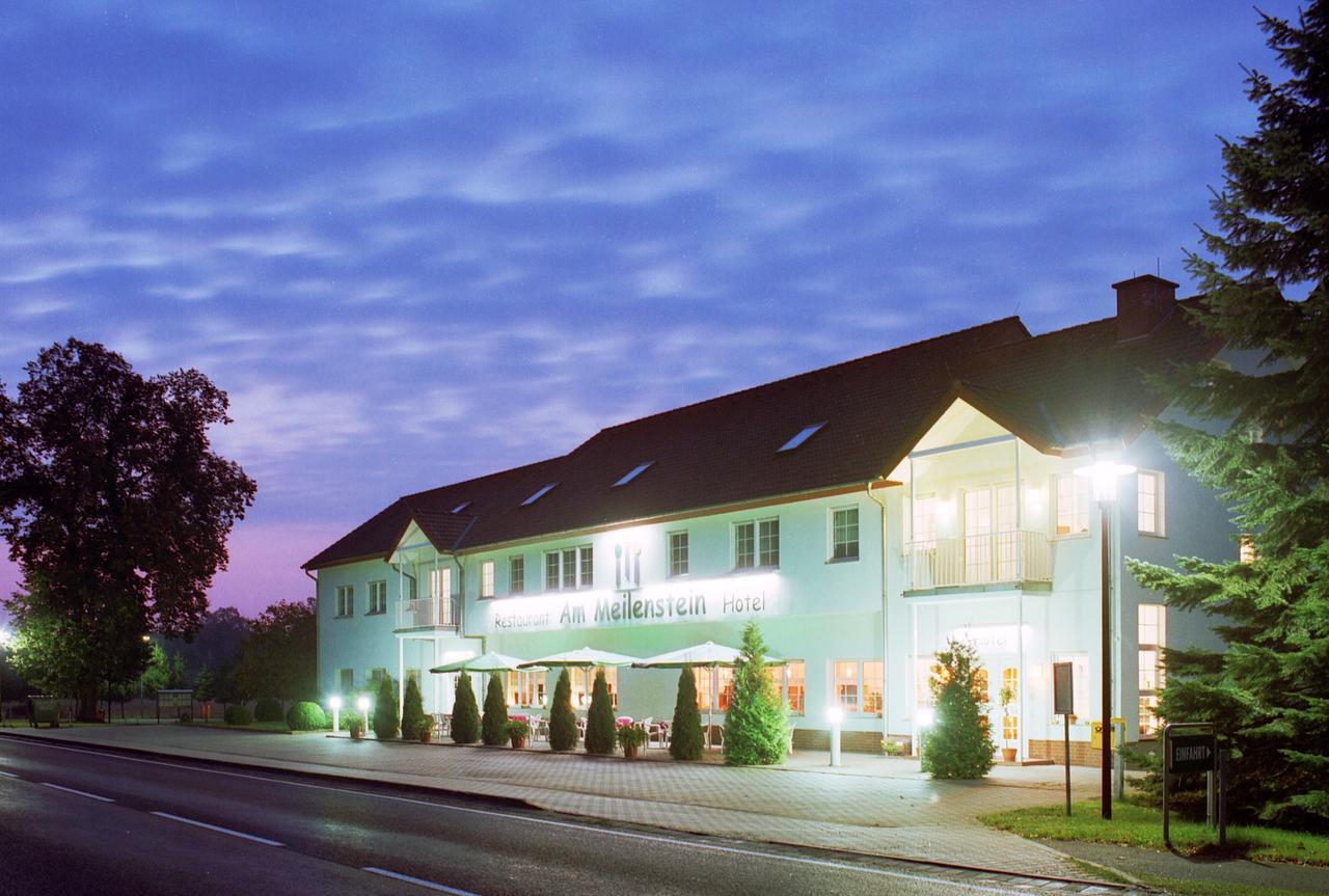 Hotel Am Meilenstein Dunkelforth Екстер'єр фото