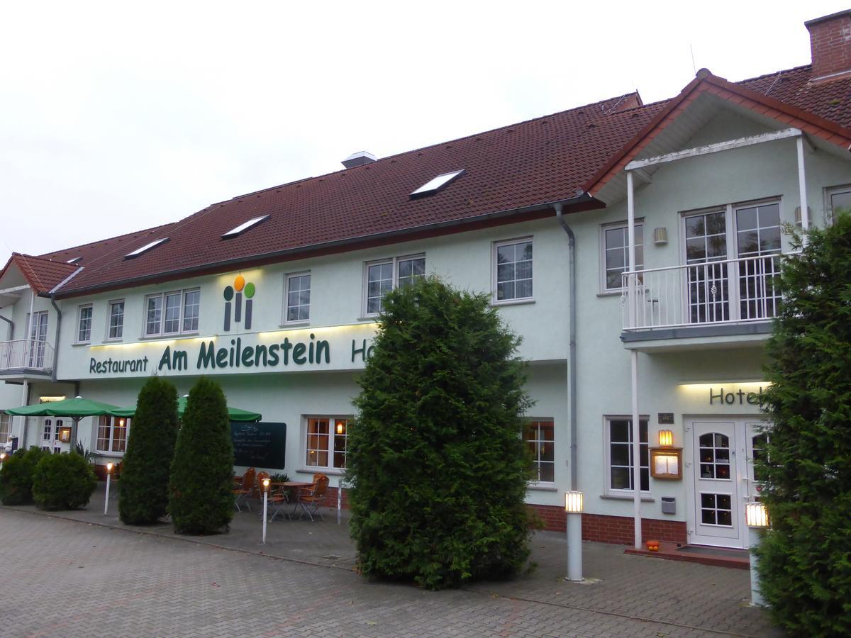 Hotel Am Meilenstein Dunkelforth Екстер'єр фото